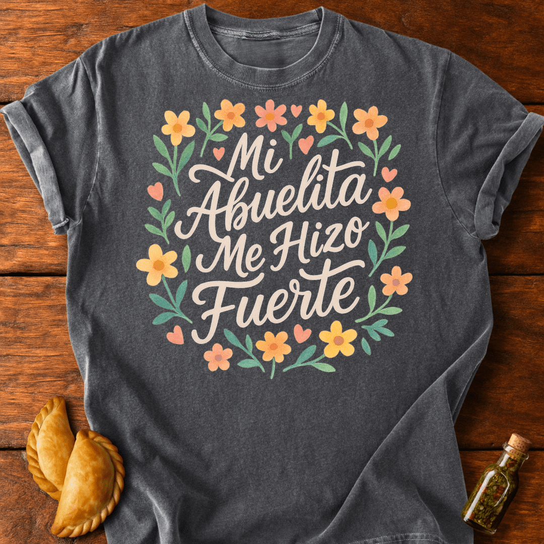 Mi Abuelita Me Hizo Fuerte T-Shirt