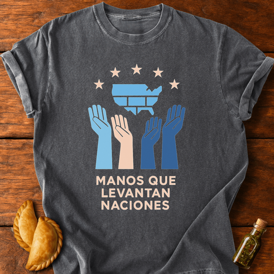 Manos Que Levantan Naciones T-Shirt