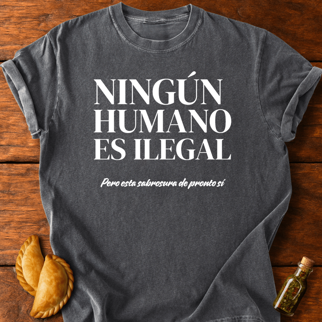 Ningún Humano Es Ilegal Pero Esta Sabrosura De Pronto Sí T-Shirt