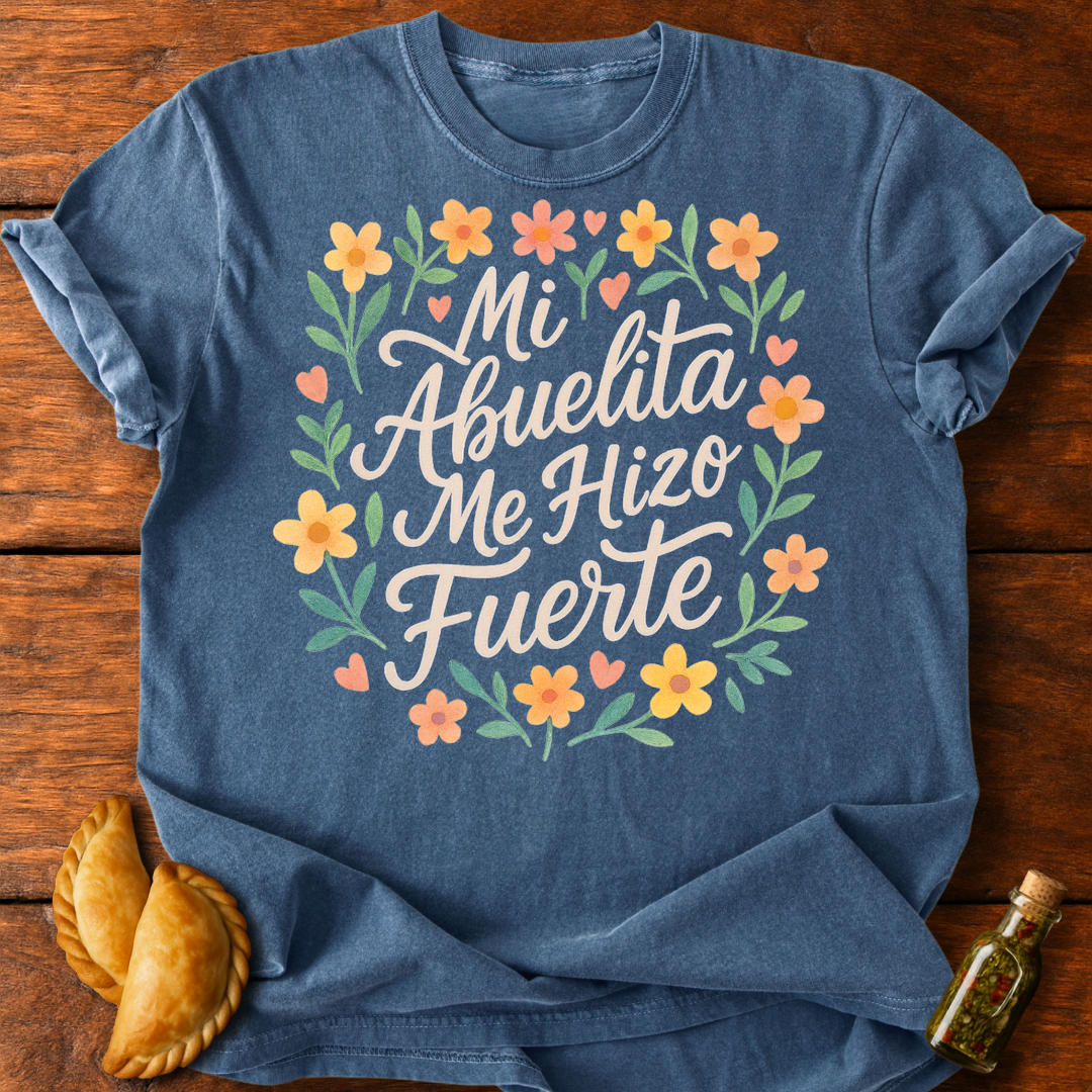 Mi Abuelita Me Hizo Fuerte T-Shirt